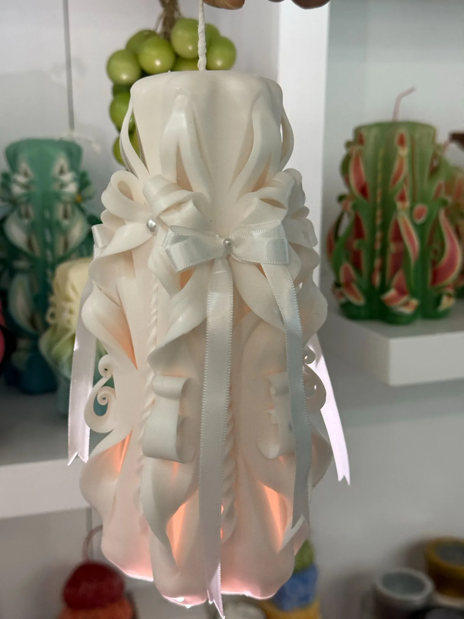 Bow detail carved candle texture detail